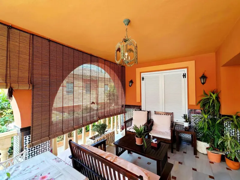 Chalet en venta en Algeciras con jardín, piscina y jacuzzi