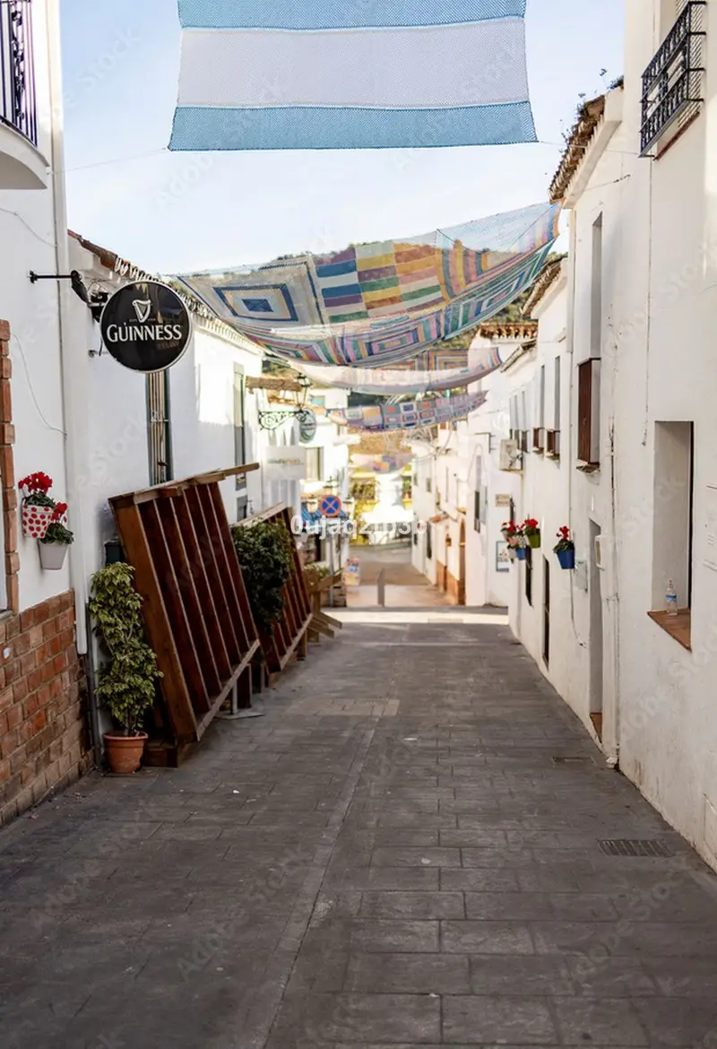 Terreno en Venta Benahavis: Proyecto Aprobado para 18 Viviendas