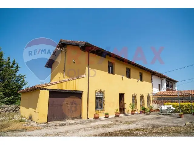 Casa Pareada con Garaje y Terreno en Herrán Altamira