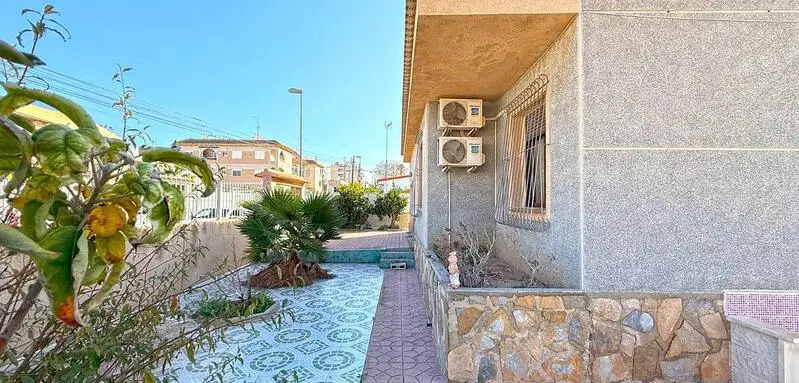 Villa de 4 Dormitorios en Torrevieja