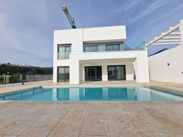 Villa de Lujo 4 Dormitorios en La Duquesa Costa del Sol