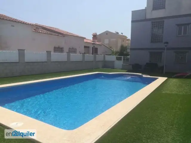Chalet Adosado en Platja de Oliva con Piscina