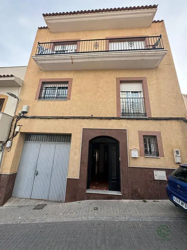 Casa en Motril centro 5 habitaciones 231m2 garaje doble