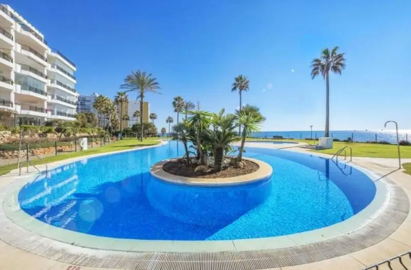 Apartamento en Calahonda Primera Linea de Playa 2 Dormitorios 2 Baños