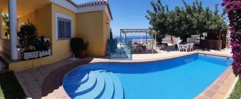 Villa de Lujo en Almuñécar con Vistas al Mar