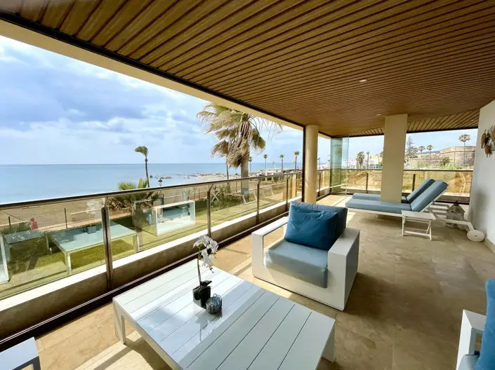 Apartamento 3 Dormitorios Primera Linea de Playa La Duquesa