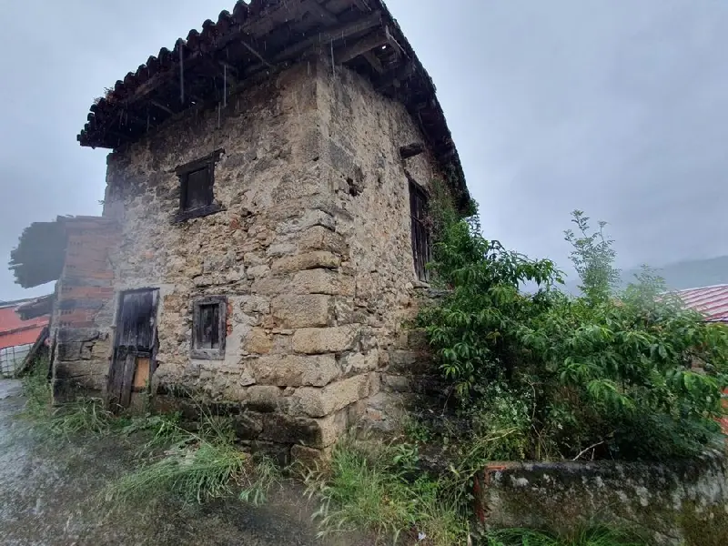 Casa en Piedra para Restaurar en Candamo
