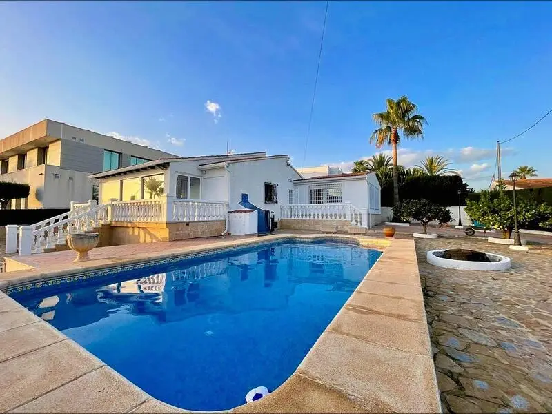 Villa en Benidorm 3 dormitorios 2 baños Piscina Privada Jardin