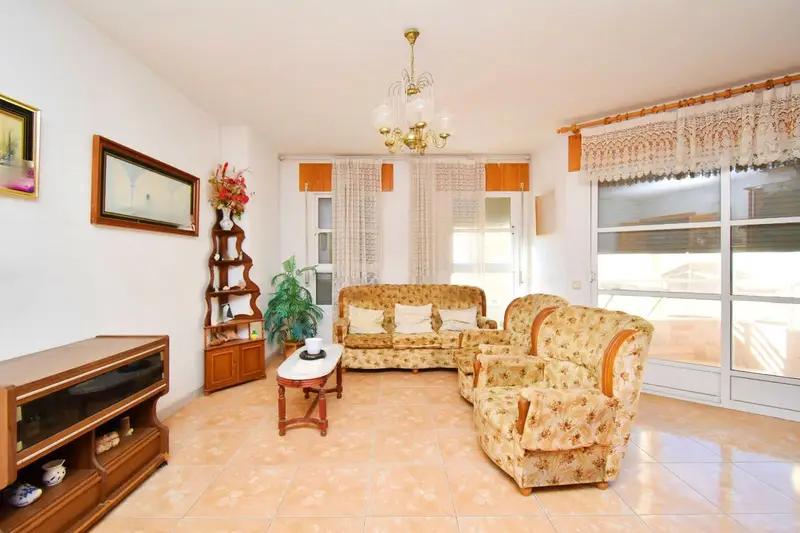 Piso en venta en El Ejido 4 dormitorios 2 baños céntrico