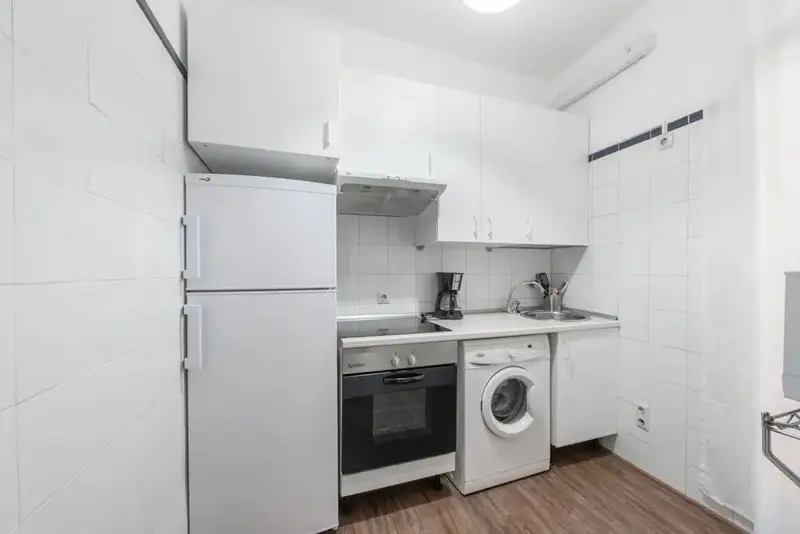 Apartamento en Alquiler Madrid Calle de Silva 3 dormitorios 1 ba

