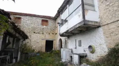 Casa en Venta en Cespedes - Bonita Casa Tradicional con Garaje y Cabaña