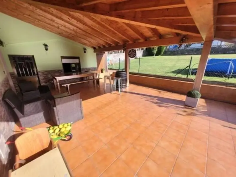 Chalet en Piedras Blancas con Garaje Doble y Parcela de 890m2