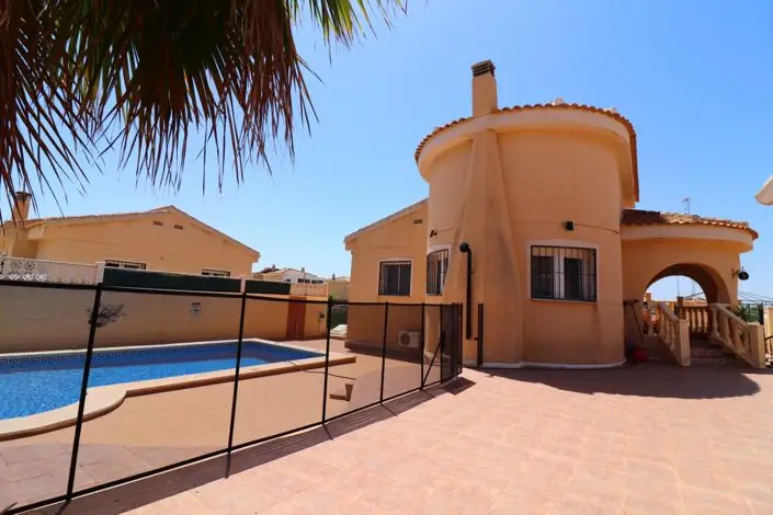 Villa de 5 Dormitorios en Venta Atalaya Park