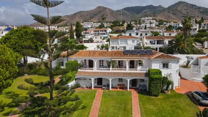 9 Bed Villa for sale
