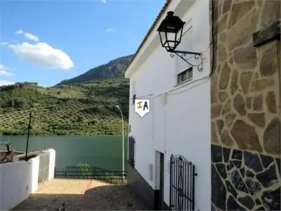 Casa en Las Casillas con Vistas al Lago y Montaña
