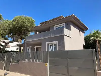 Casa en Elviria a 50m de la Playa  334m2 Recientemente Renovada