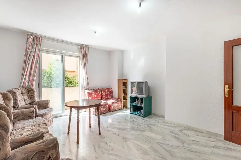 Piso en venta en Periodistas Granada 3 habitaciones terraza y garaje