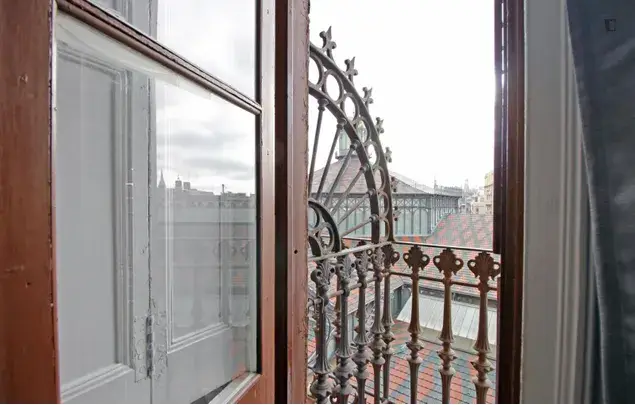 Apartamento 6 Dormitorios Barcelona 3-24 Meses