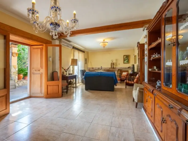 Chalet en Alaró para reformar con jardín y vistas