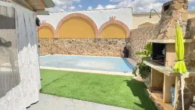 Chalet adosado con piscina en Yuncos Toledo