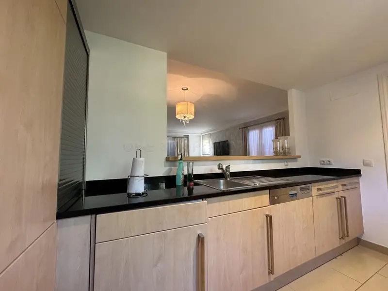 Apartamento en planta baja en Nova Santa Ponsa con jardin privado