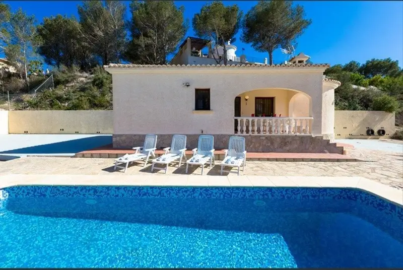 Villa en venta en Benicolada Calpe con jardin y piscina