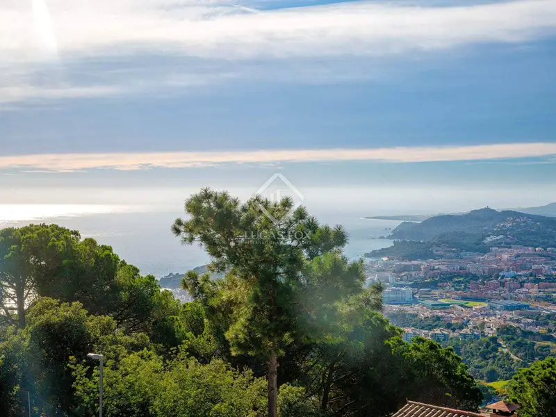 Chalet con piscina y vistas panoramicas en Lloret de Mar