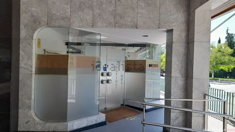 Local Comercial 190m2 Vitoria Gasteiz Fachada Acristalada