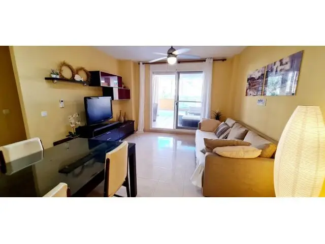 Apartamento en Denia con Terraza Amplia y Piscina
