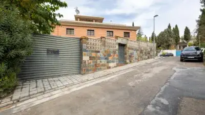 Chalet de Lujo en Venta en Granada 8 Dormitorios