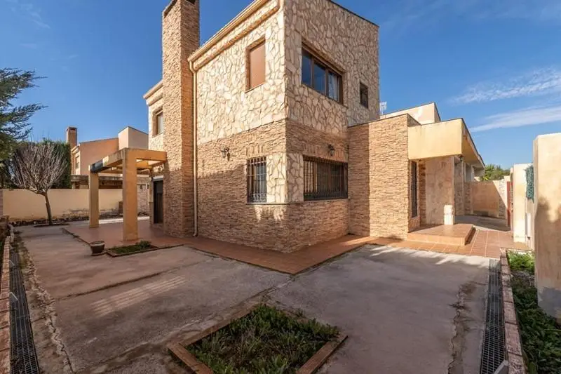 Chalet en Dúrcal con Jardin Piscina y Garaje