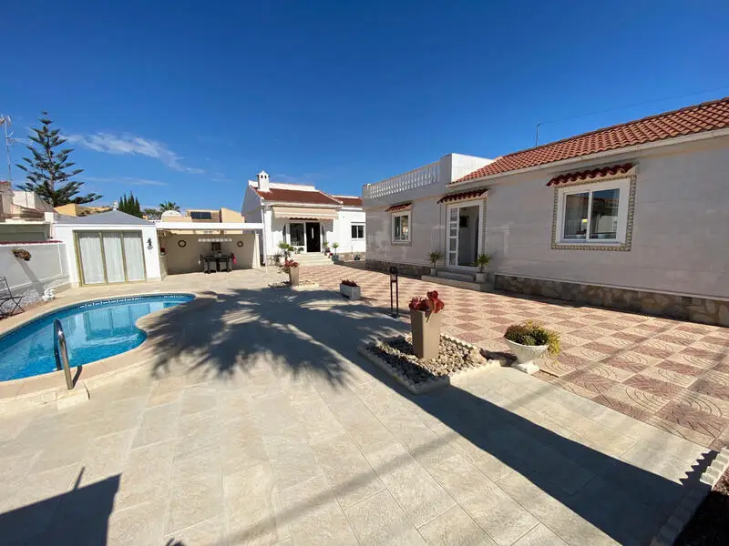 Villa 3 Dormitorios Torrevieja Cerca Servicios