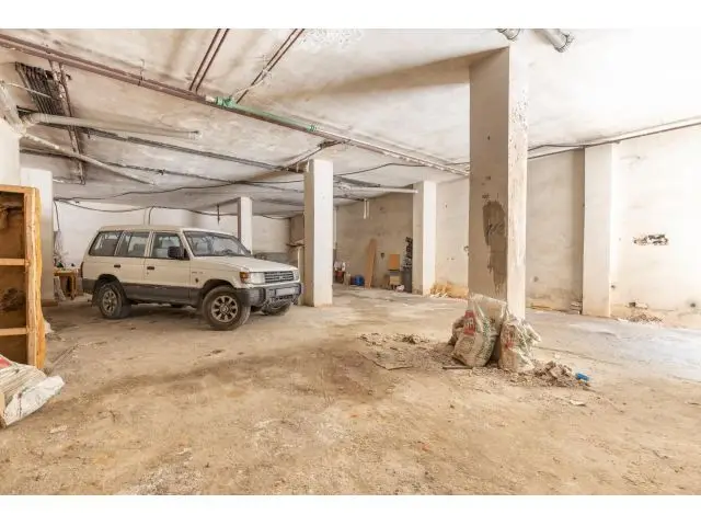 Local Comercial en Venta en Calle El Guerra Granada