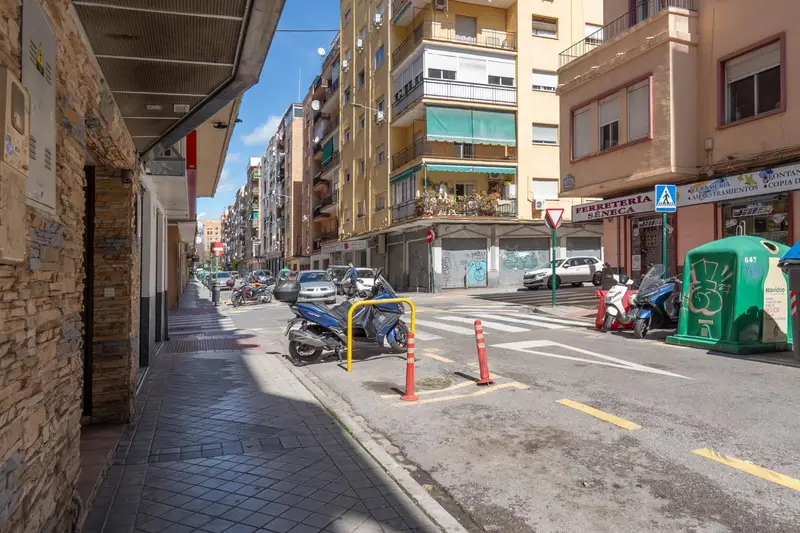 Venta Local Comercial con Trastero en Hipercor Granada