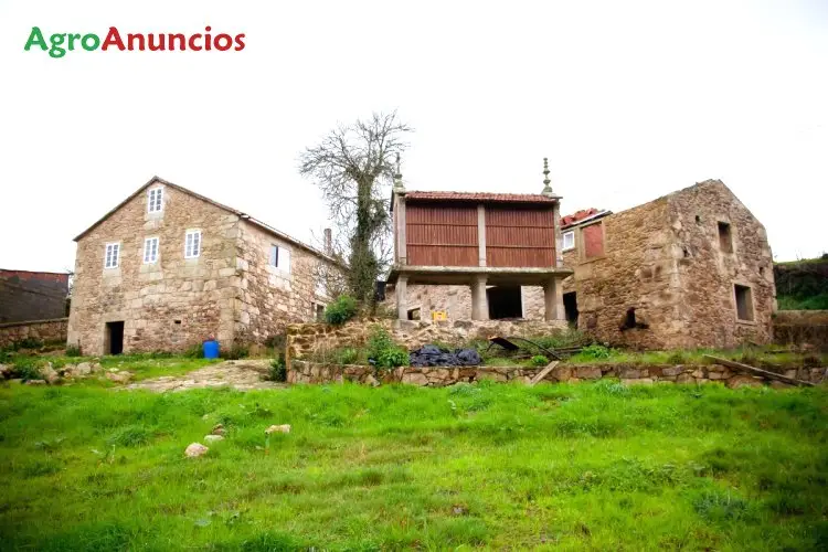 Venta  de Casa de piedra con horreo en Pontevedra