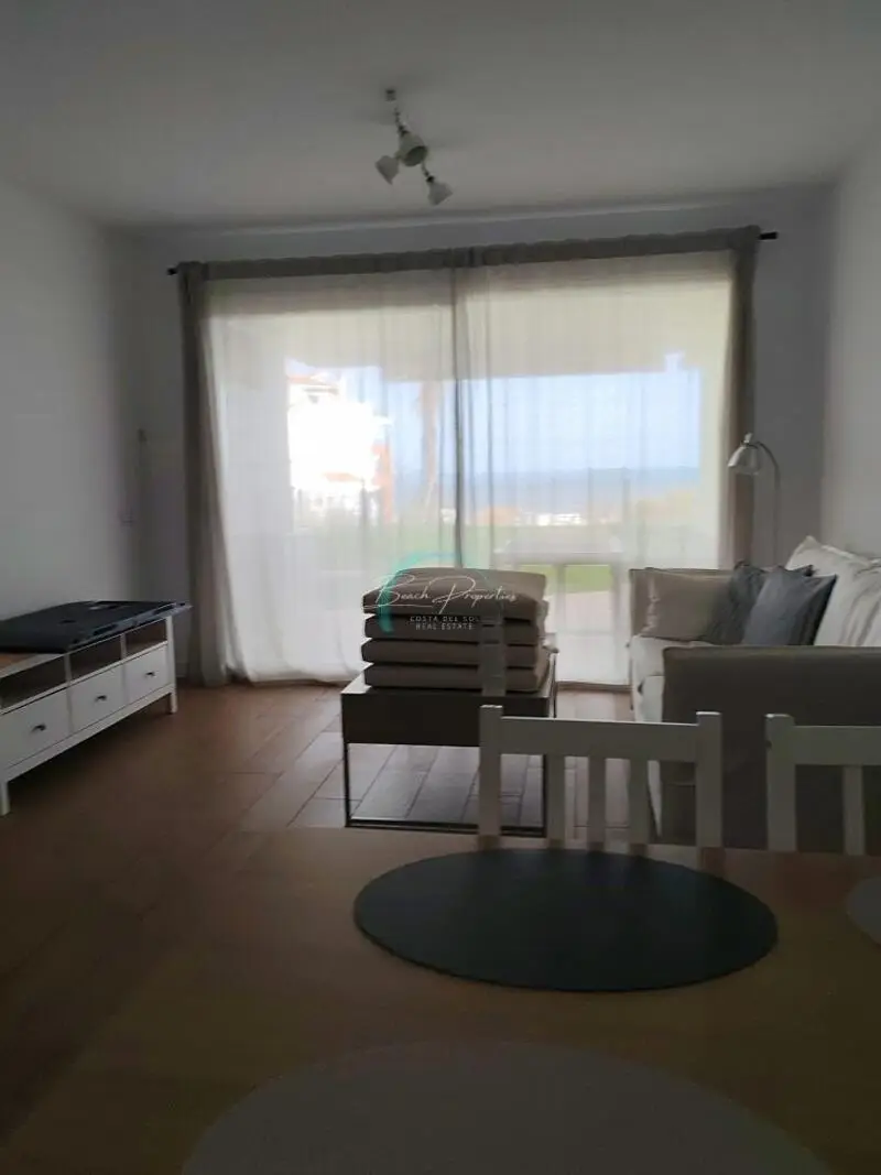 Apartamento en Planta Baja con Jardin y Vistas al Mar