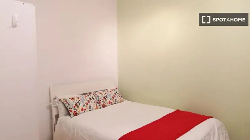 Habitación equipada en apartamento de 12 habitaciones en Sol, Madrid