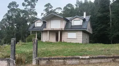 Chalet en Mos con Garaje Amplio Ideal Familias