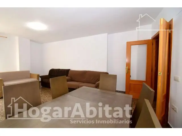 Seminuevo Con Garaje Terraza Y Piscina Junto Universidad