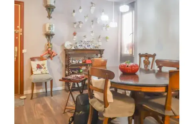 Rent a room of 85 m² in Madrid