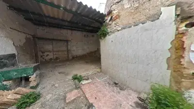 Casa Adosada en Ruinas para Rehabilitación en La Roda de Andalucía