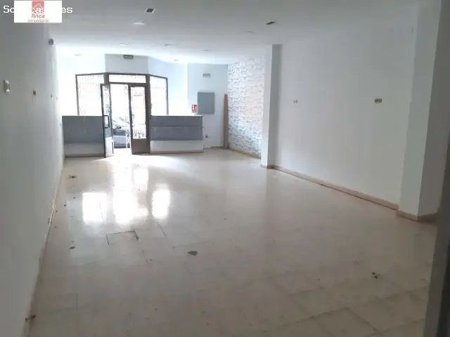 Alquiler Local Comercial Montijo Centro 85m2 Escaparate Automatico