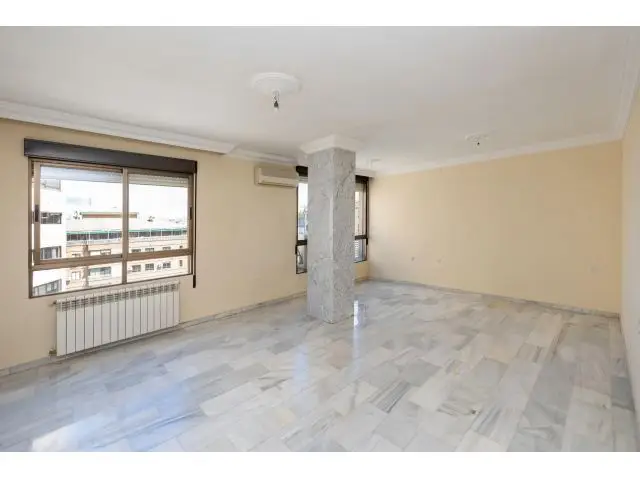 Piso en venta en Granada centro cerca del metro Mendez Nuñez