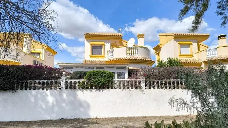 Villa en Venta El Raso 3 Dormitorios 2 Baños Piscina