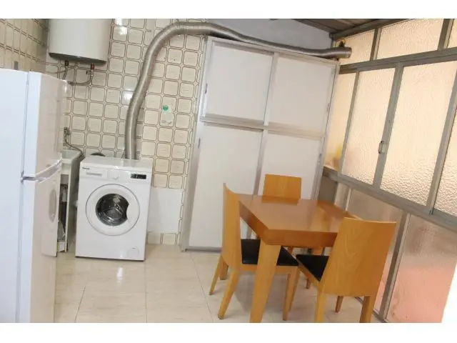 Habitaciones en Alquiler en Piso con Ascensor y Patio Avenida Alicante