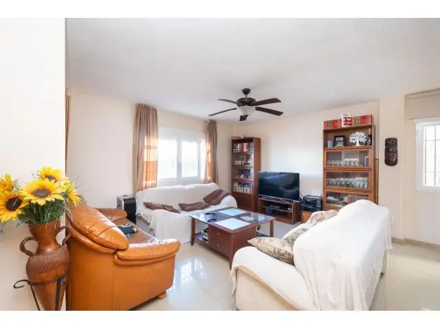 Casa con Piscina en Las Gabias 4 Dormitorios 3 Baños Gran Oportunidad