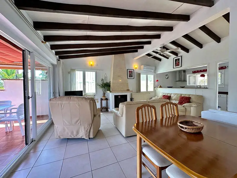 Chalet en Benissa con Piscina Privada y Vistas al Mar