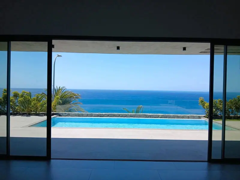 Chalet de Lujo en Tenerife: Primera Línea de Mar