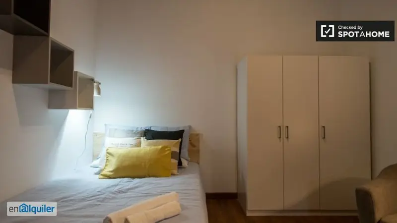 Habitación en Apartamento de 6 Dormitorios en Barri Gòtic