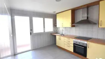 Casa Pareada en Venta Centro 4 Dormitorios Jardin Piscina